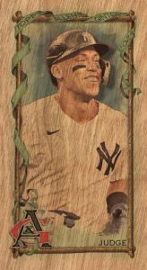 Base Card Mini -Wood Variation, Judge